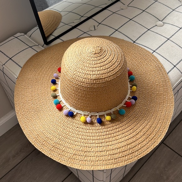 Beautiful handmade paper hat from local boutique — one size fits all - Picture 7 of 7